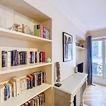Haussmanian Apartment Near The Arc De Triomphe