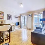 Haussmanian Apartment Near The Arc De Triomphe