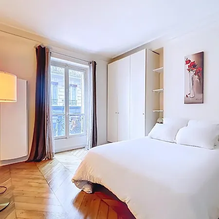 Apartment Haussmanian Near The Arc De Triomphe Paris