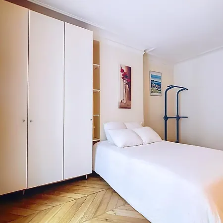 Apartment Haussmanian Near The Arc De Triomphe