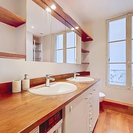 Apartment Haussmanian Near The Arc De Triomphe Paris